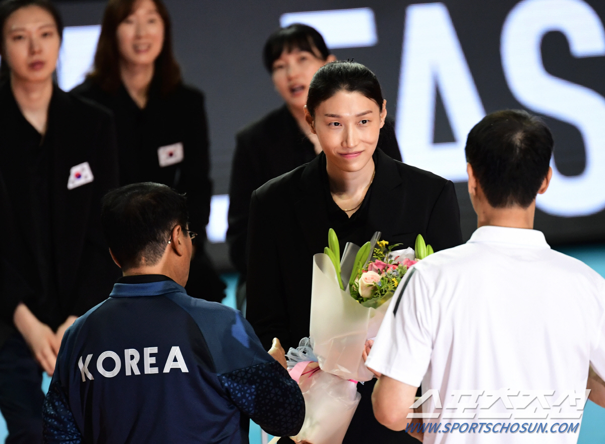 [SC이슈] 시상식이야? 유재석·이광수→정려원, '국대 은퇴' 김연경 위…