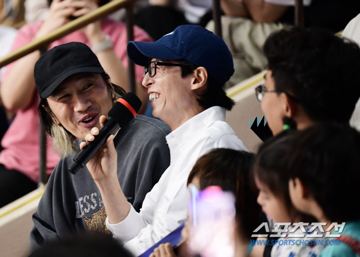 [SC이슈] 시상식이야? 유재석·이광수→정려원, '국대 은퇴' 김연경 위…