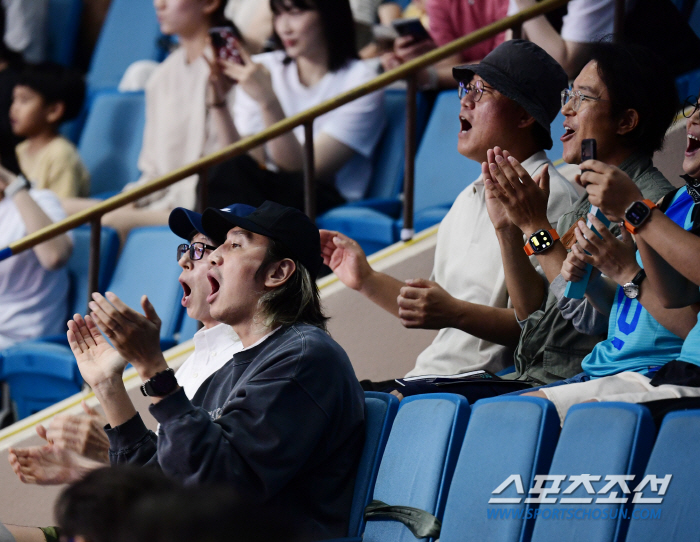 [SC이슈] 시상식이야? 유재석·이광수→정려원, '국대 은퇴' 김연경 위…