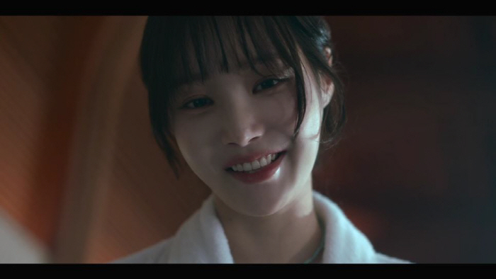 [SC리뷰] "이 미친 사이코를 신고해야하나"…연우, 광기 열연에 김희선…
