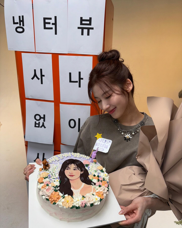 사나, '냉터뷰'MC 성공적 마무리…"눈물날 줄 몰랐는데 나도 모르게"