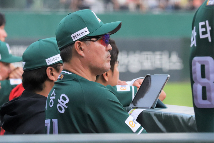 김광현, 60일만의 승리→韓통산 다승 3위! '박지환 쐐기포' SSG, …