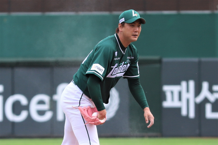 김광현, 60일만의 승리→韓통산 다승 3위! '박지환 쐐기포' SSG, …
