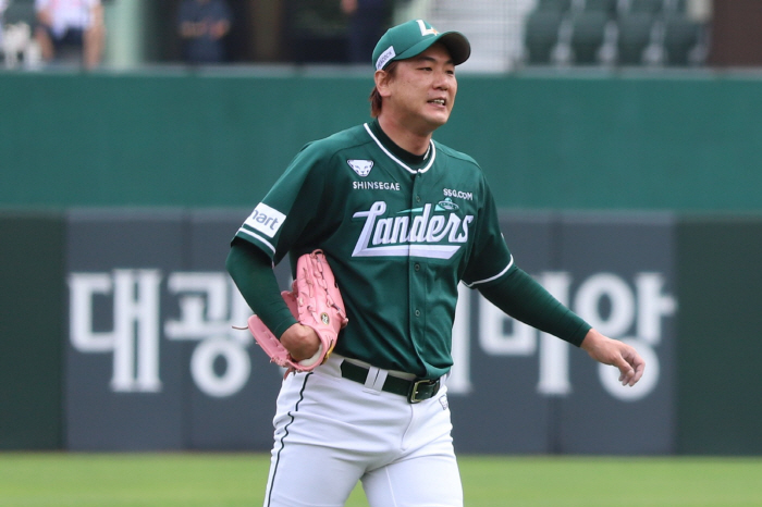 "더 많은 승리 원한다" 아홉수 이겨낸 김광현 162승! '전설' 정민철…