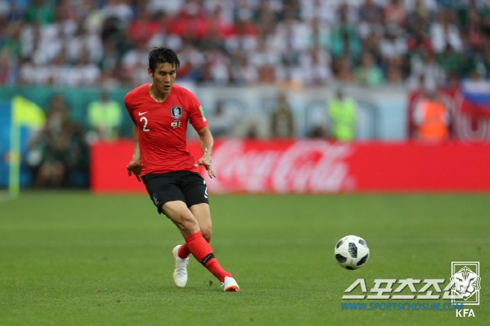 "국대 풀백 후배들,응원한다!" '39세 수엡 캡틴'이용이 말하는 韓풀백…