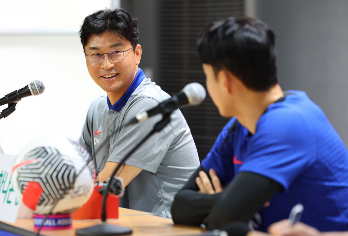 "키 플레이어, 이견없는 선발" 손흥민, 2차예선 전 경기→50골 정조준…