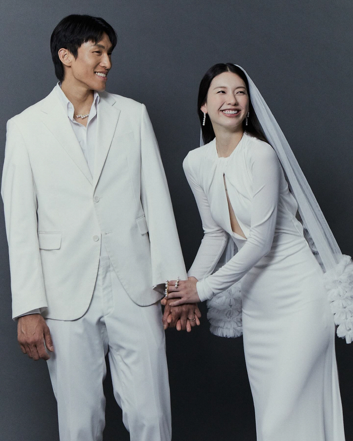 김진경, '국대 골키퍼' ♥김승규와 결혼 소감 "축구 시작 후 많은 게 …