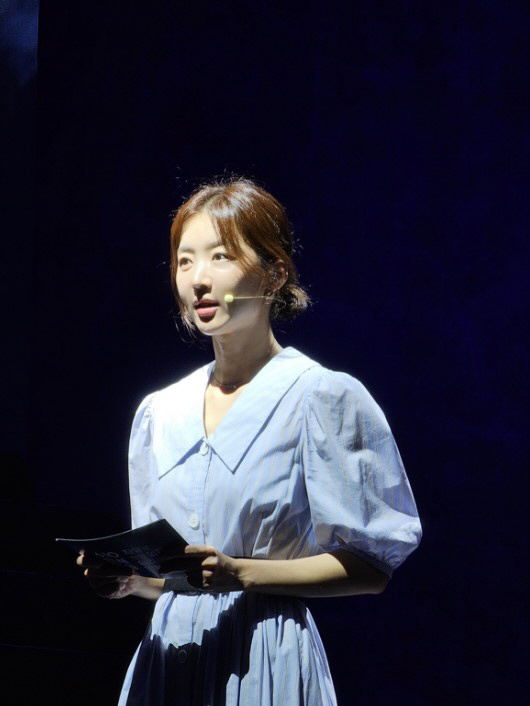 장희진, 마이크 잡고 색다른 모습 "너무 떨리지만 침착해"