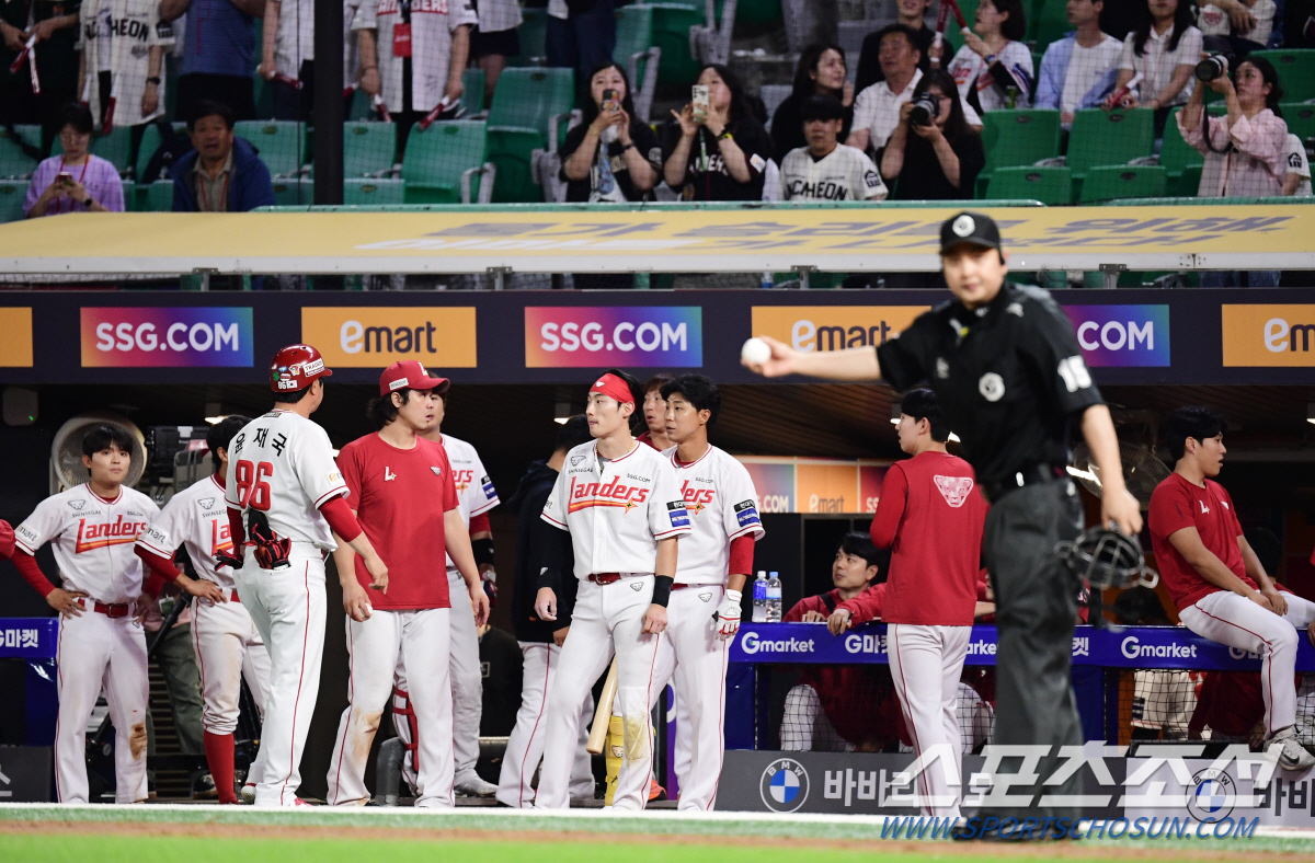 끝내기가 아웃으로? 그런데 비디오판독 기회를 다 썼다...땅을 친 SSG…