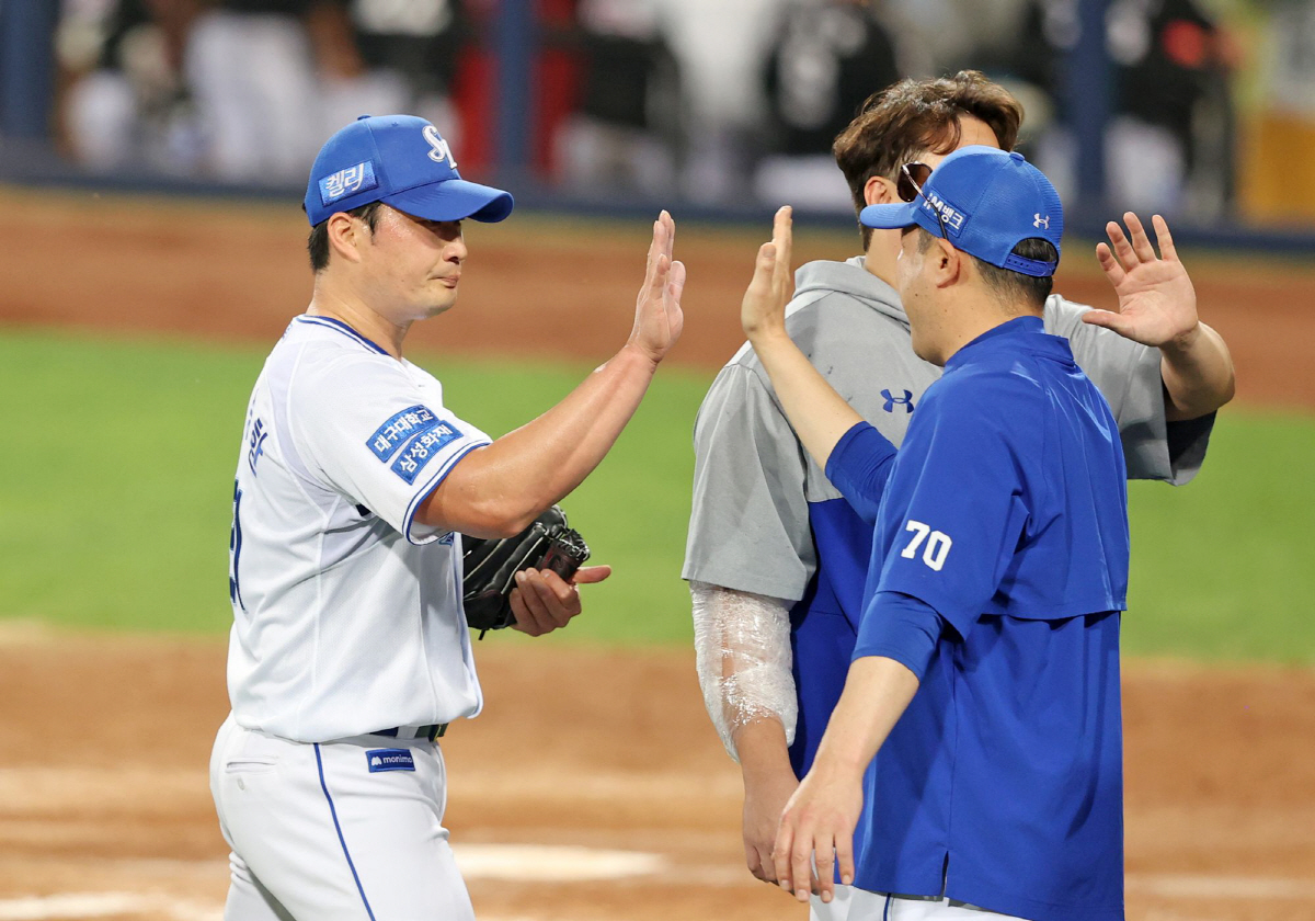 "역시 오승환!" 2사만루 2번→4아웃 지켜낸 레전드. 사령탑은 경의를 …