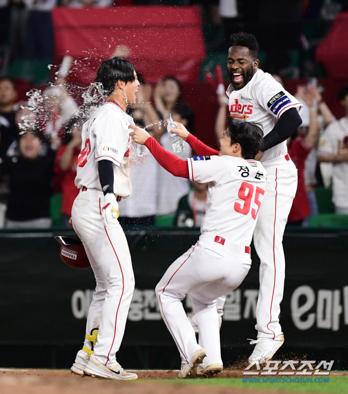 '역전 3루타+생애 첫 끝내기' 1R 신인이 일 냈다! "꿈에 그리던 장…