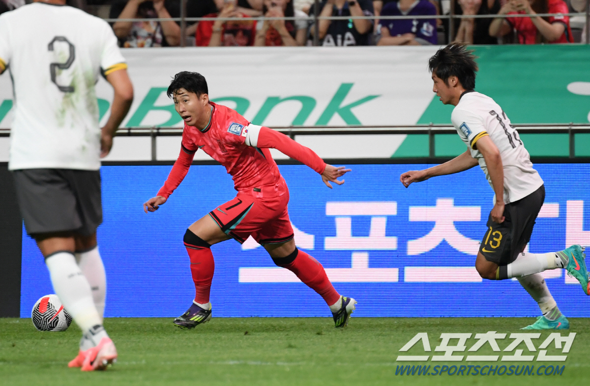월클의 상암 축구교실...'텐백' 만리장성 녹여버린 손흥민 매직 드리블쇼