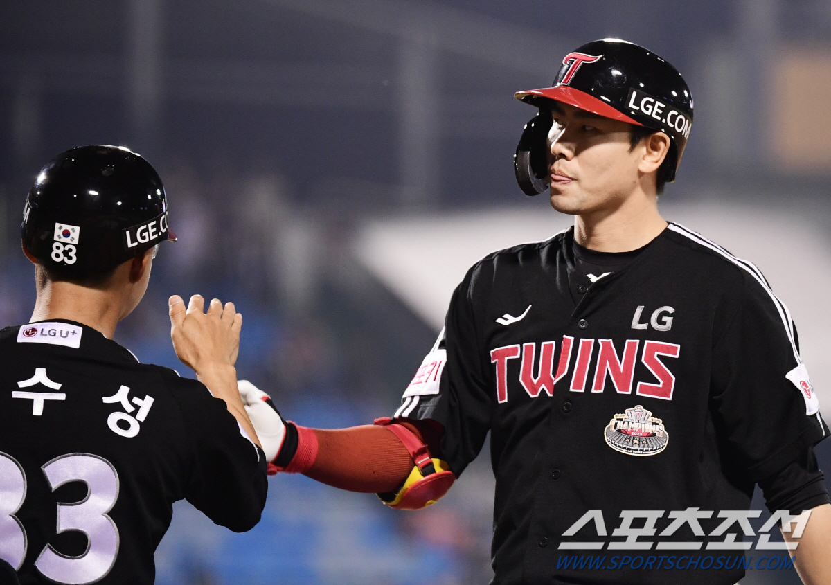 "프로야구 맞아?" 실책→실책→6타수 1안타 부진…MVP 후보의 악몽 같…