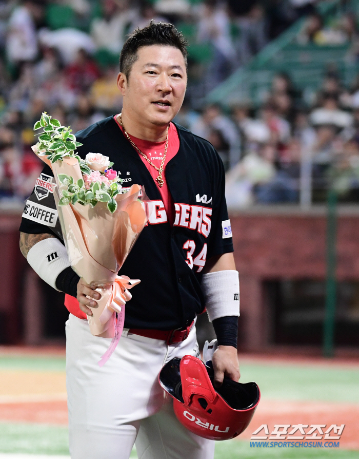 '이승엽을 넘어 KBO 새 역사를 썼다' 최형우, 4078루타 신기록 작…