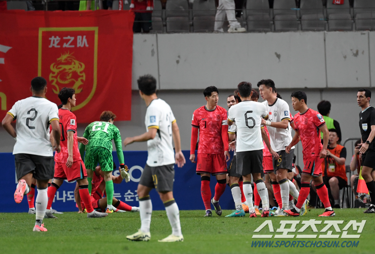 '월드컵 실력 아니다→감독 바꿔라!' 中, 극적인 3차 예선 진출에도 팬…