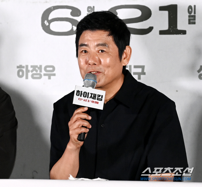 [SC현장] "혼신의 힘 쏟아"…'하이재킹' 생고생 하정우X눈 돌아간 여…