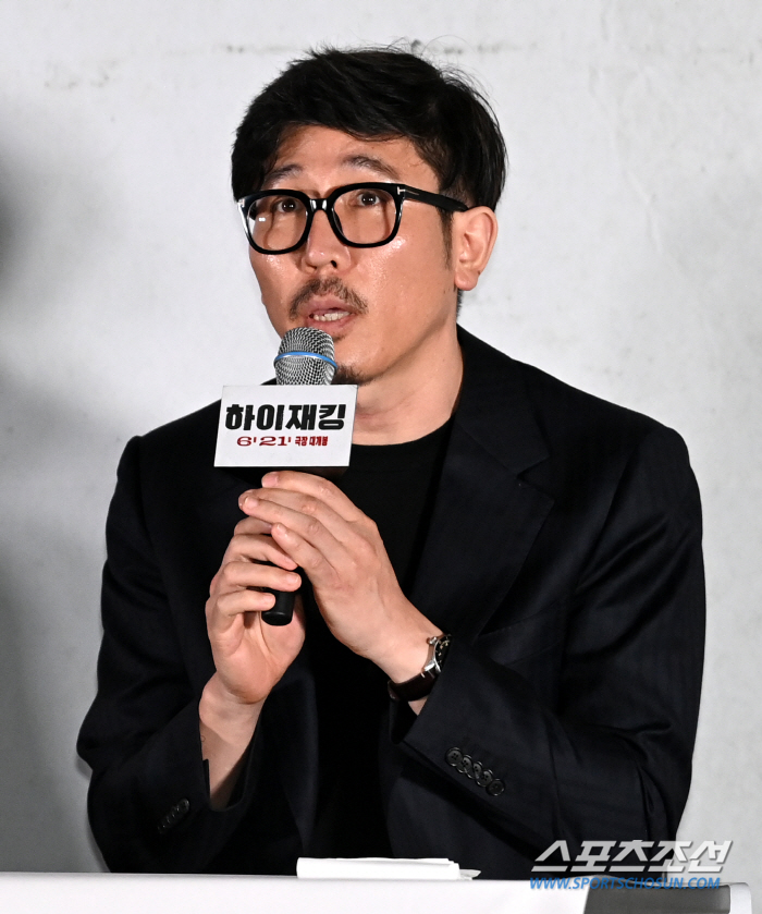 '하이재킹' 감독 "신파 좋아하지만 담백하게 담아내려 노력"