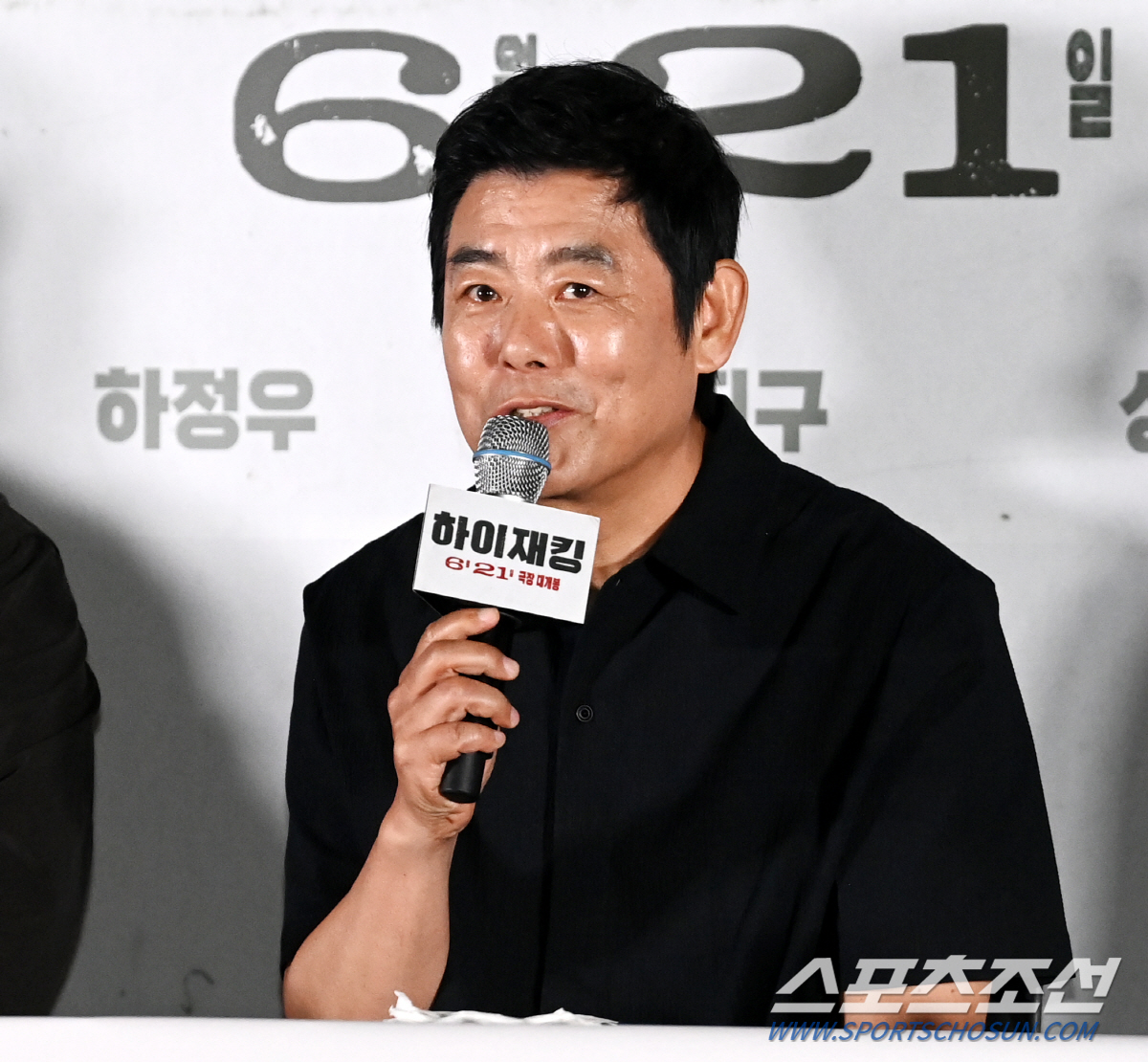 '하이재킹' 성동일 "단순히 웃고 까부는 영화 아냐..최초로 담백하게 연…