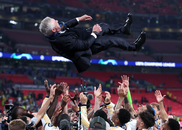 ‘UCL 5회 우승’ 현역 최고 명장, 충격적인 탈세 혐의 징역 5년 구…