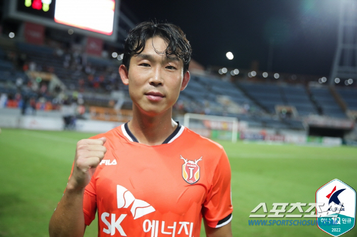 '어느새 400경기' 반짝반짝 윤빛가람"수엡서 500경기,60-60 도전…