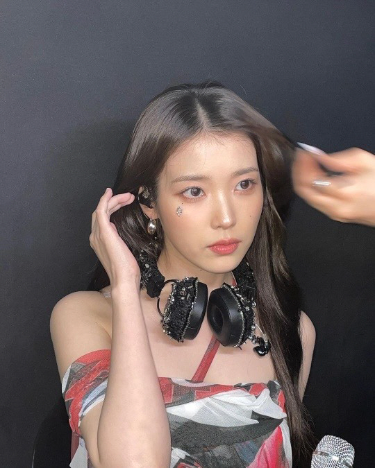 [SCin스타] '러블리' 여신 그 잡채! '월드투어' 아이유 "쿠알라룸…