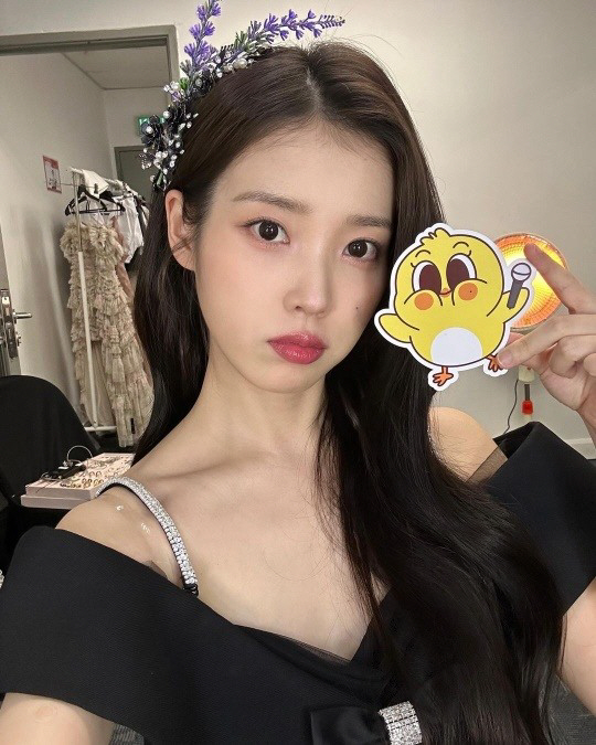 [SCin스타] '러블리' 여신 그 잡채! '월드투어' 아이유 "쿠알라룸…