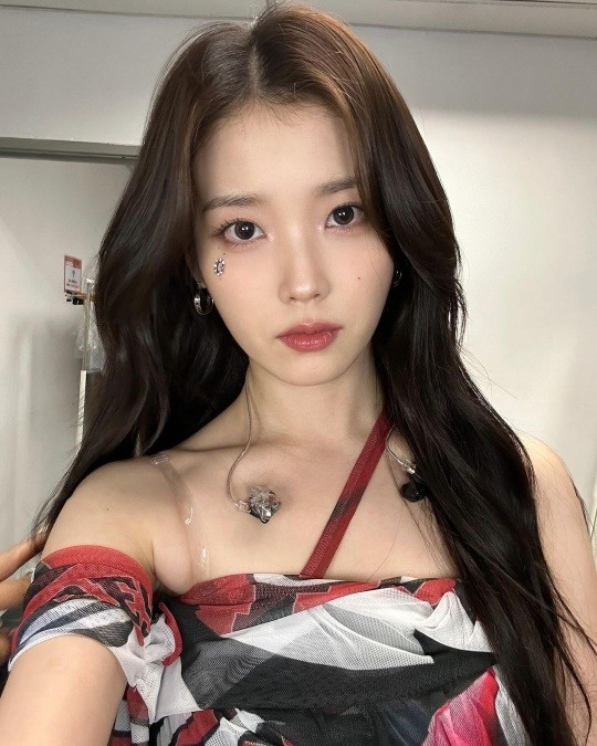 [SCin스타] '러블리' 여신 그 잡채! '월드투어' 아이유 "쿠알라룸…