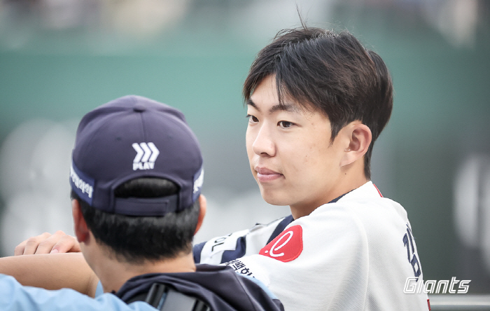 보기드문 '파안대소' 명장이 웃었다! 사직 아이돌의 폭풍질주 "저도 외야…