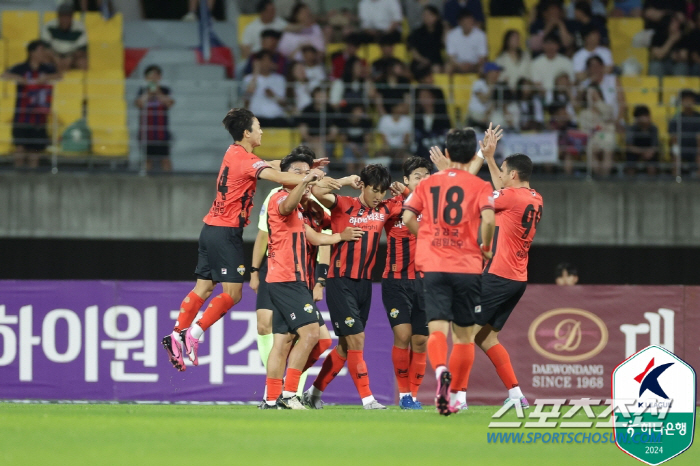 "'슈퍼루키'양민혁 미쳤다!" 강원,수원FC에 3대1승,5연승X깜짝선두 …