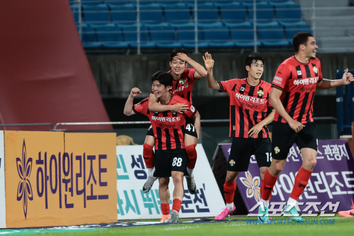 "'슈퍼루키'양민혁 미쳤다!" 강원,수원FC에 3대1승,5연승X깜짝선두 …