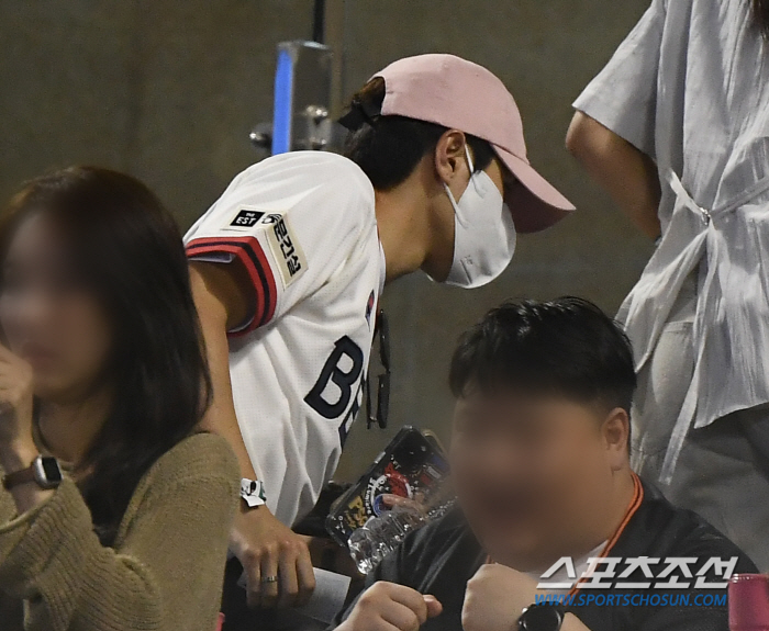 이강인의 엄청난 야구 사랑...3일 전엔 두산 팬이었는데, 금세 KT 팬…