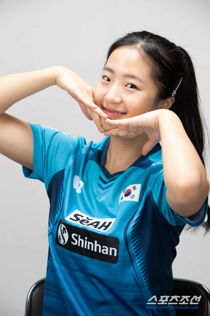 "삐약이 날다!" '톱랭커'신유빈 日천적 키하라 꺾고 女단식 4강행![스…