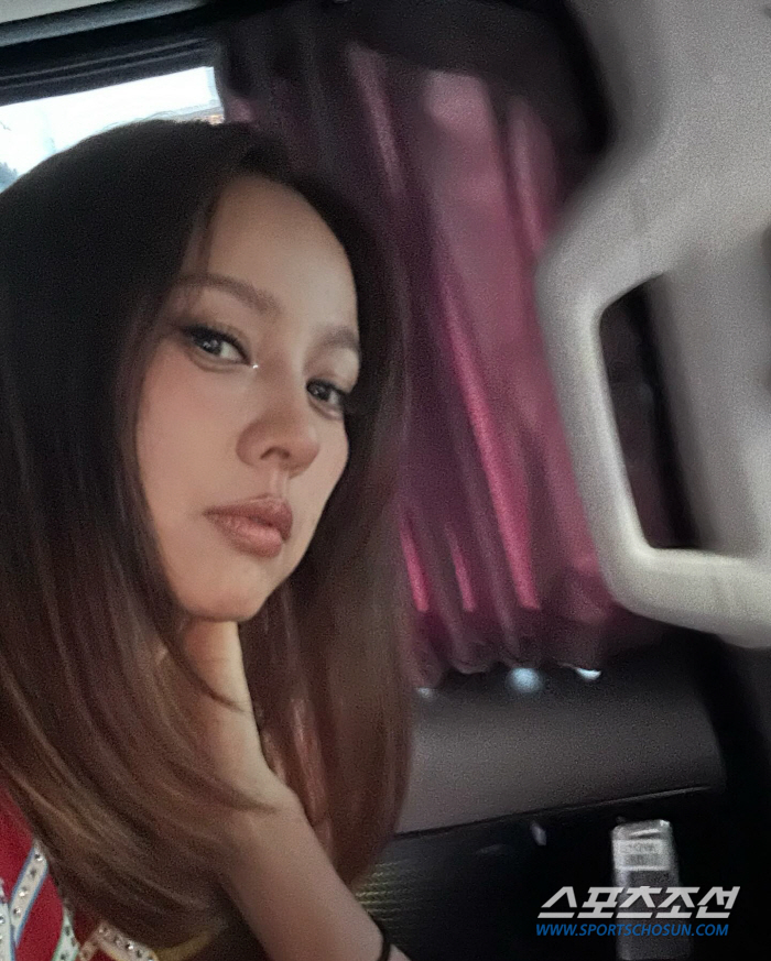[SCin스타] "신선한 설렘 준 그녀 고마워" 이효리, 2003년 그시…