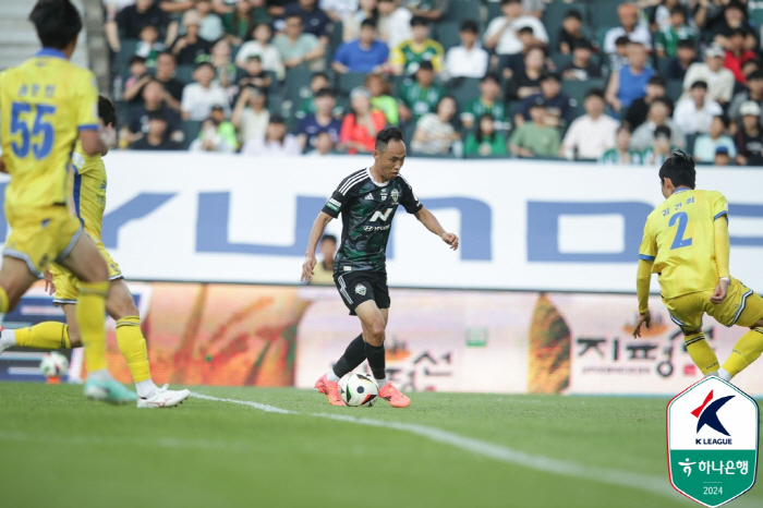 [현장리뷰]송민규vs신진호 신경전…'문선민 멀티골' 전북 현대, '김성민…
