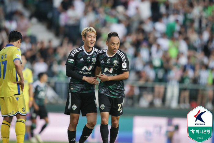 [현장리뷰]송민규vs신진호 신경전…'문선민 멀티골' 전북 현대, '김성민…