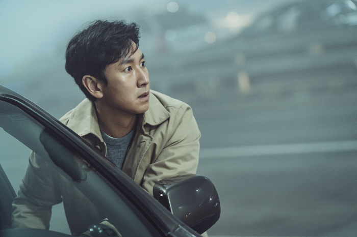 故 이선균 유작 '탈출' 스틸 공개..칸 초청 이어 7월12일 개봉