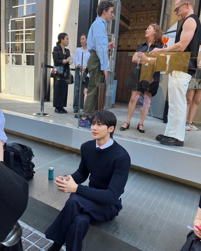 [SC이슈] 변우석, 밀라노에 뜬 190cm 류선재