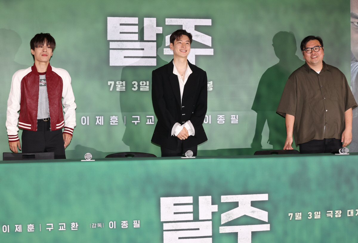 [SC현장] "사심 담았다"…'청룡'이 만든 이제훈X구교환, '탈주'로 …