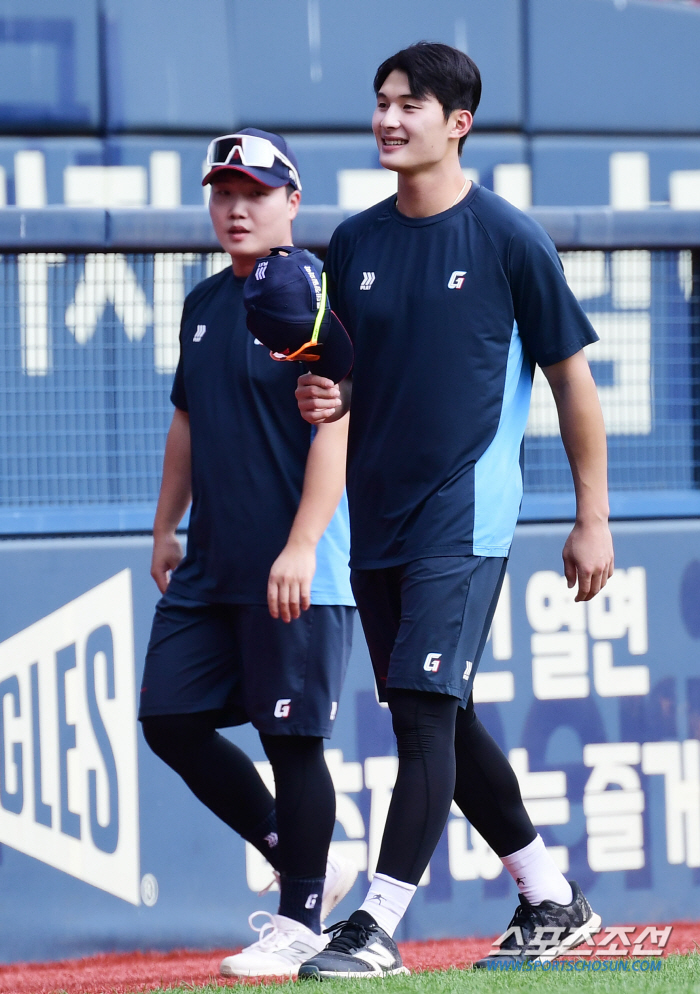 '홈런은 2배+2루타는 이미 작년만큼' 롯데 자존심 살린 국대 외야수, …