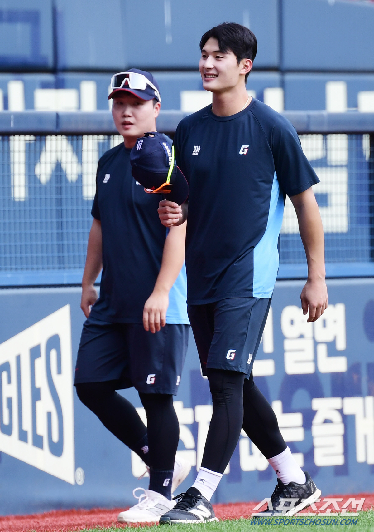 '홈런은 2배+2루타는 이미 작년만큼' 롯데 자존심 살린 국대 외야수, …