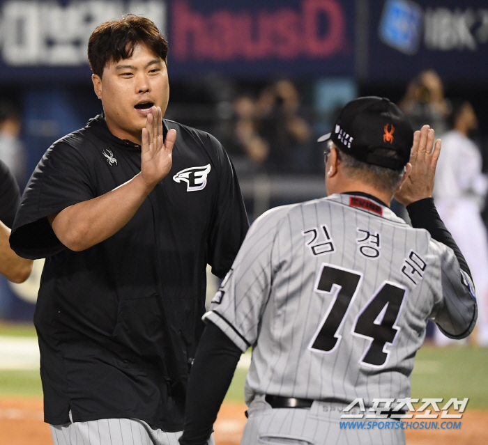 97만 류현진, 128만 양현종 어떻게 뒤집었나…선수단 표심 예상보다 막…