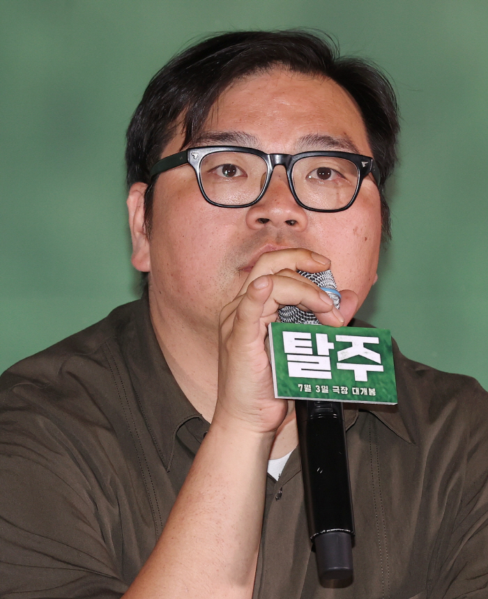 '탈주' 감독 "북한 오물 풍선 논란? 영화는 영화로 봐주길"