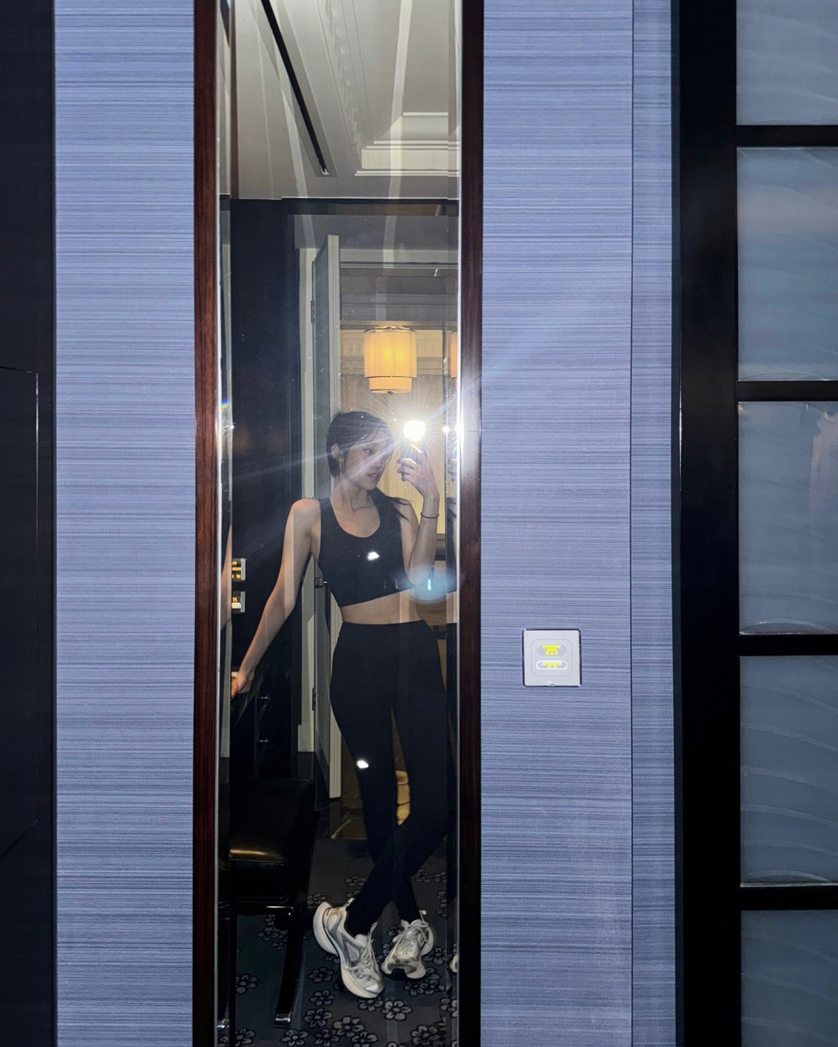 "누나, 배꼽 숨겨라"…노윤서, 복근 드러낸 패션센스 '뼈마름 몸매에 이…