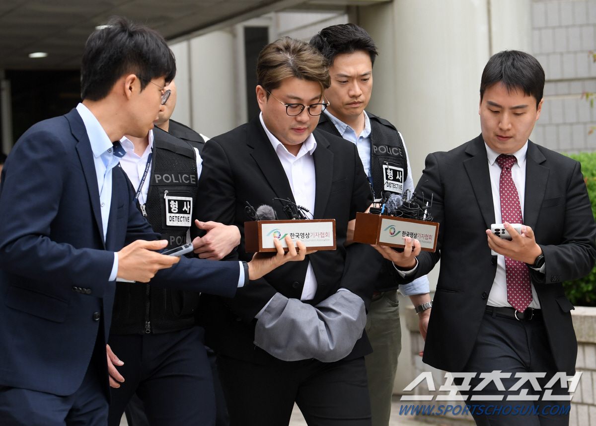 "음주운전 혐의 제외" 김호중 '뺑소니'로 구속 기소
