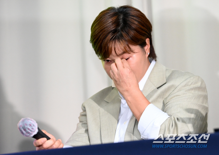 "안 울거라 생각했는데…" 꼬리에 꼬리를 무는 부채, 父와의 '손절' 결…
