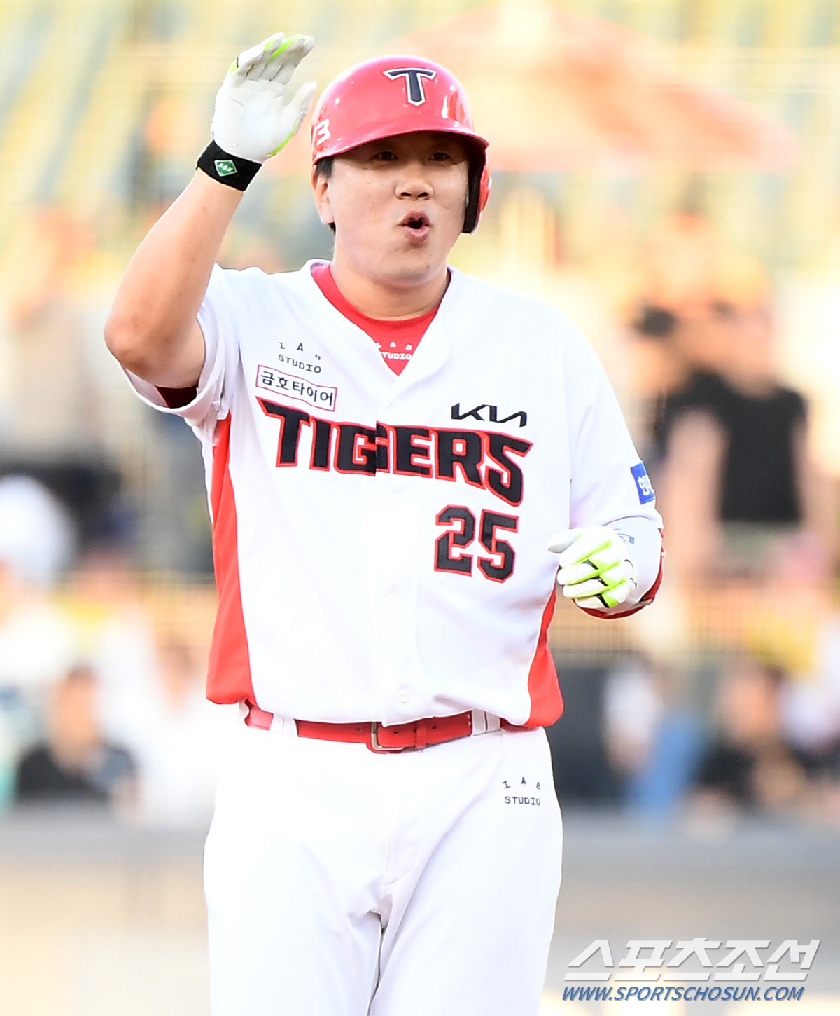 "완전히 돌았네요." 체크스윙 오심으로 0-0이 2-0으로... KIA에…