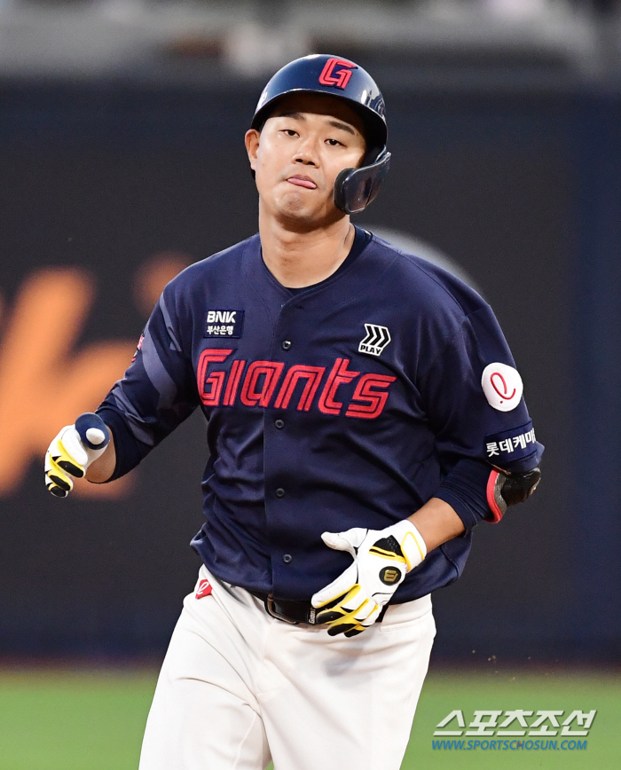 '레전드' 박정태까지 3경기 남았다! '발사각 48도' 손호영 홈런포, …