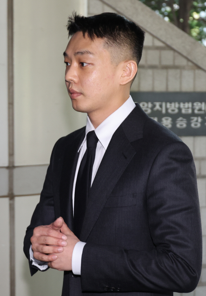 "우리는 언제나 유아인 편"…탄원서+공판참석, 흔들림 없는 굳건한 팬심 …