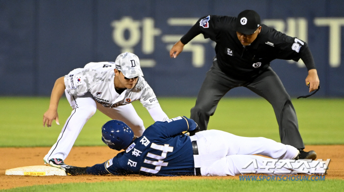 '세이프→세이프→아웃' 초유의 비디오판독 최종 결정 번복…'오심'은 막았…