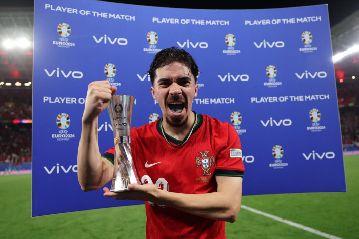 '이강인, 이런 선수들과 뛰는 거였어?' PSG MF 유로에서 '축신모드…